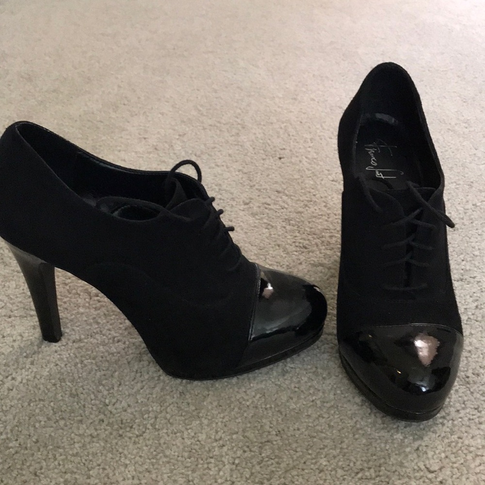Franco Sarto size 7 lace-up bootie
